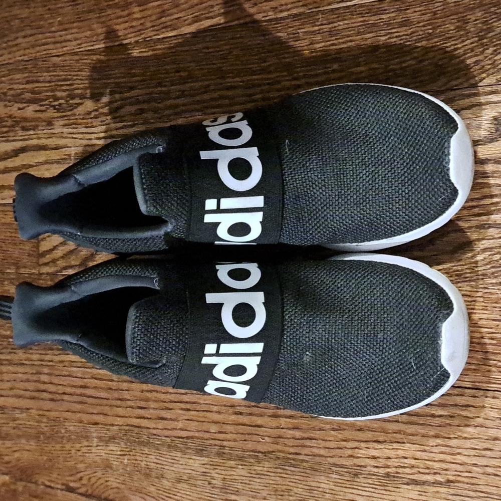 Adidas men's 6.5 women's 8 black white slip-ons